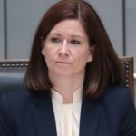 Senatorin uert sich nicht zu schwulenfeindlichem Mobbingfall an Schule