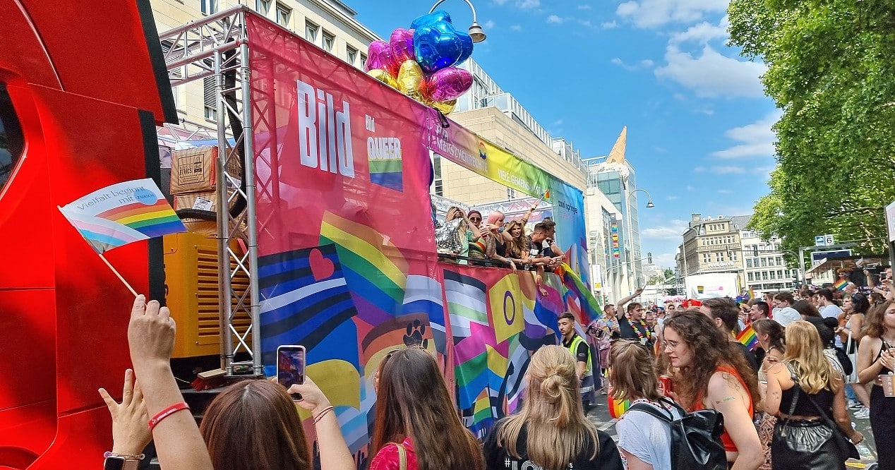 «Ein Schlag ins Gesicht»: Kritik an Axel-Springer-Schirmherrschaft beim CSD Dresden