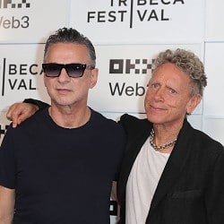 Konzertfilm: Depeche Mode berrascht mit neuem Song
