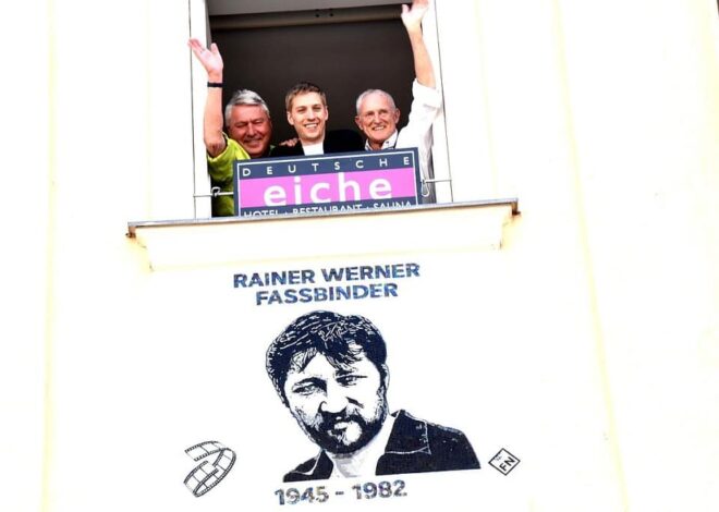 Neue Gedenktafel fr Fassbinder in Mnchen