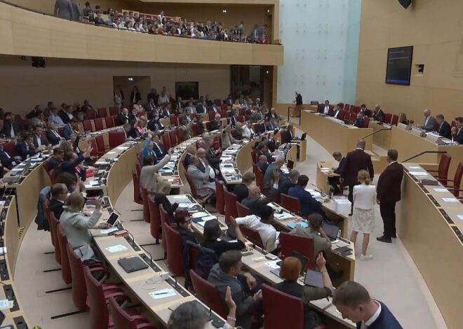 AfD will Regenbogen­flaggen an staatlichen Gebuden verbieten