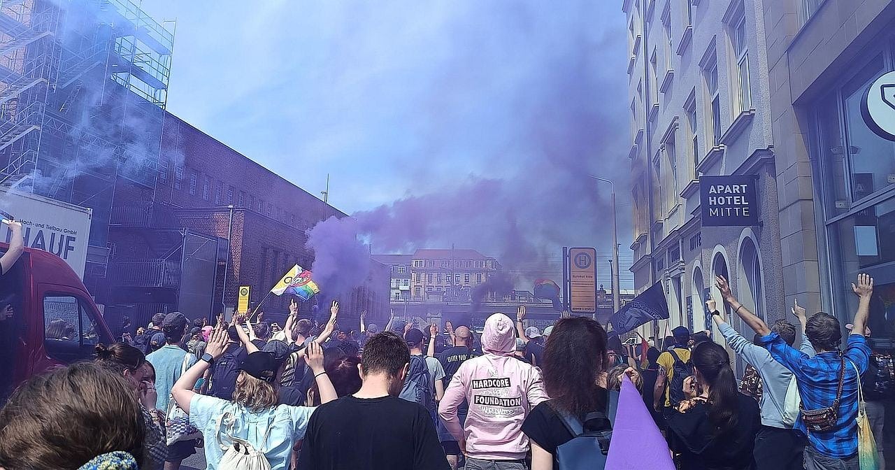 CSD-Wochenende: Neonazis in Dresden, Unwetter in Wiesbaden