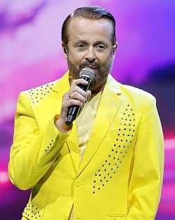Ross Antony hat drei Enten aufgezogen